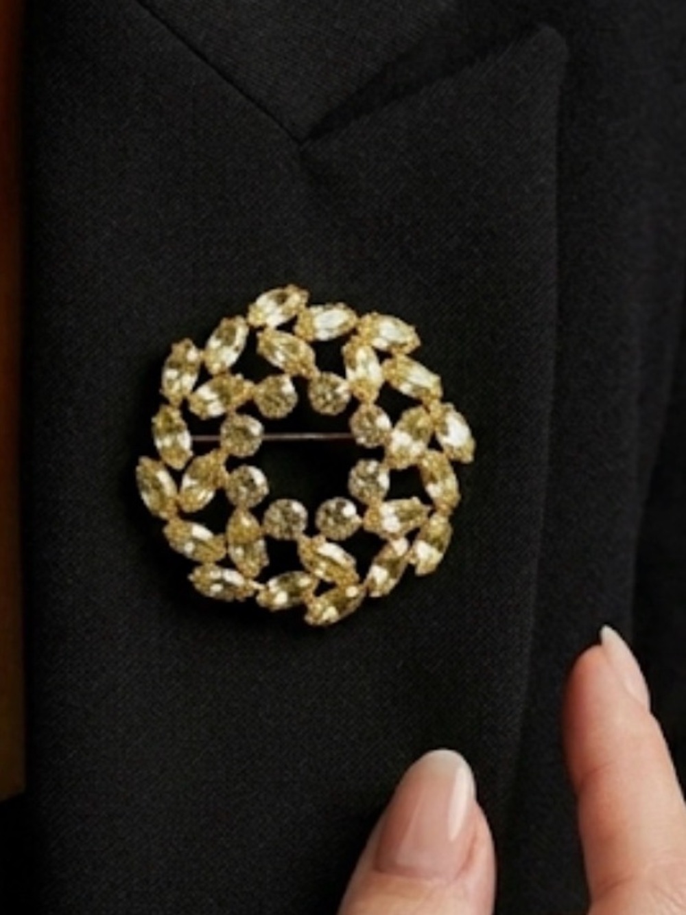 Vintage B David Gold Tone Yellow Rhinestone Circle Brooch 2329